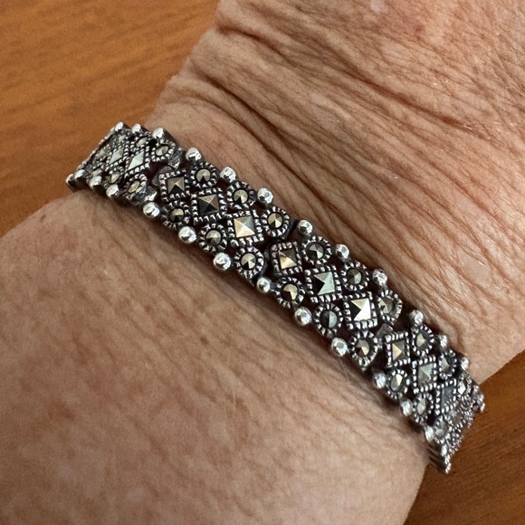 Beautiful Sterling Silver Marcasite Bracelet - Picture 8 of 11